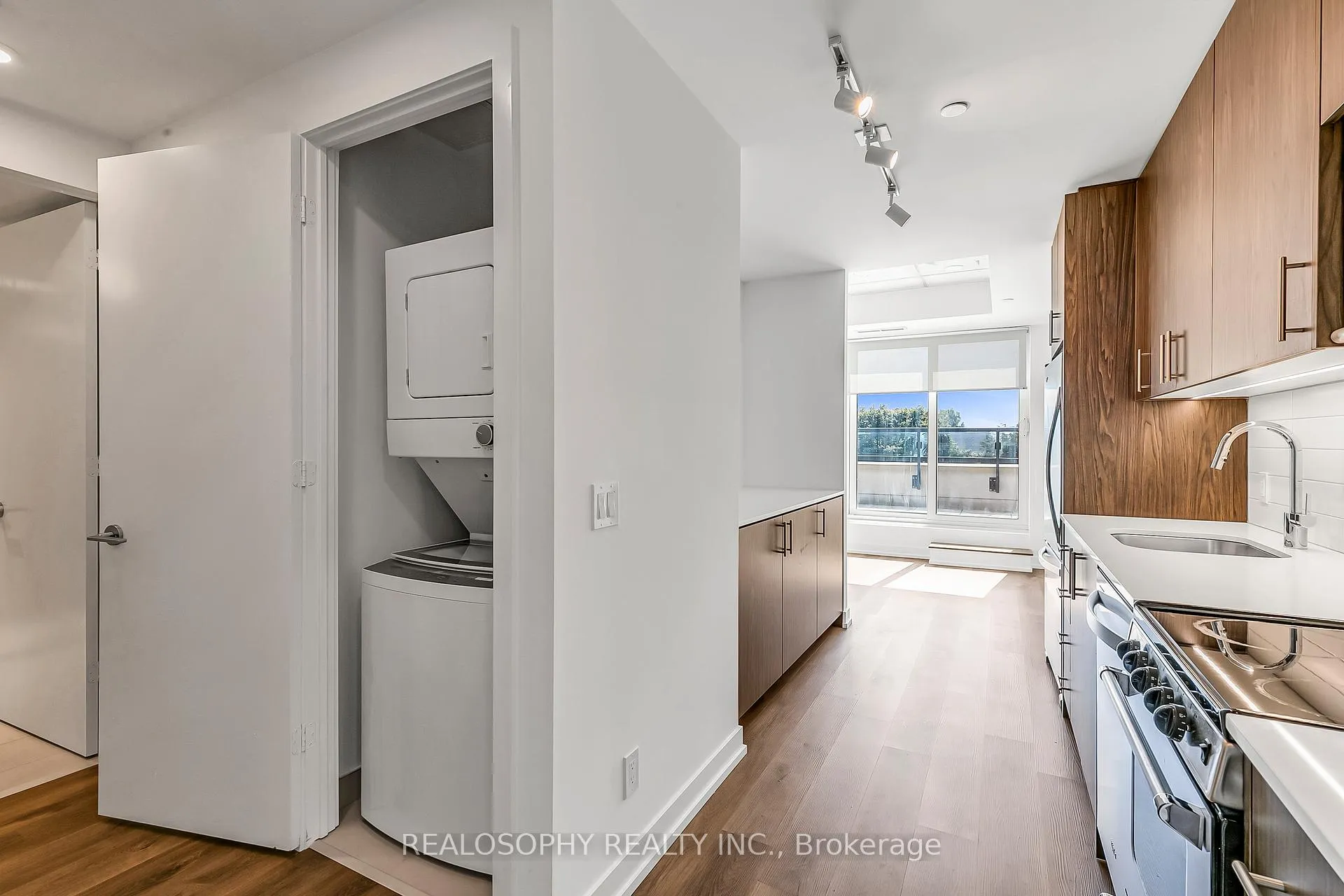 Photo 6 of Unit 401, 115 Larchmount Avenue, Toronto, South Riverdale — HOMEH