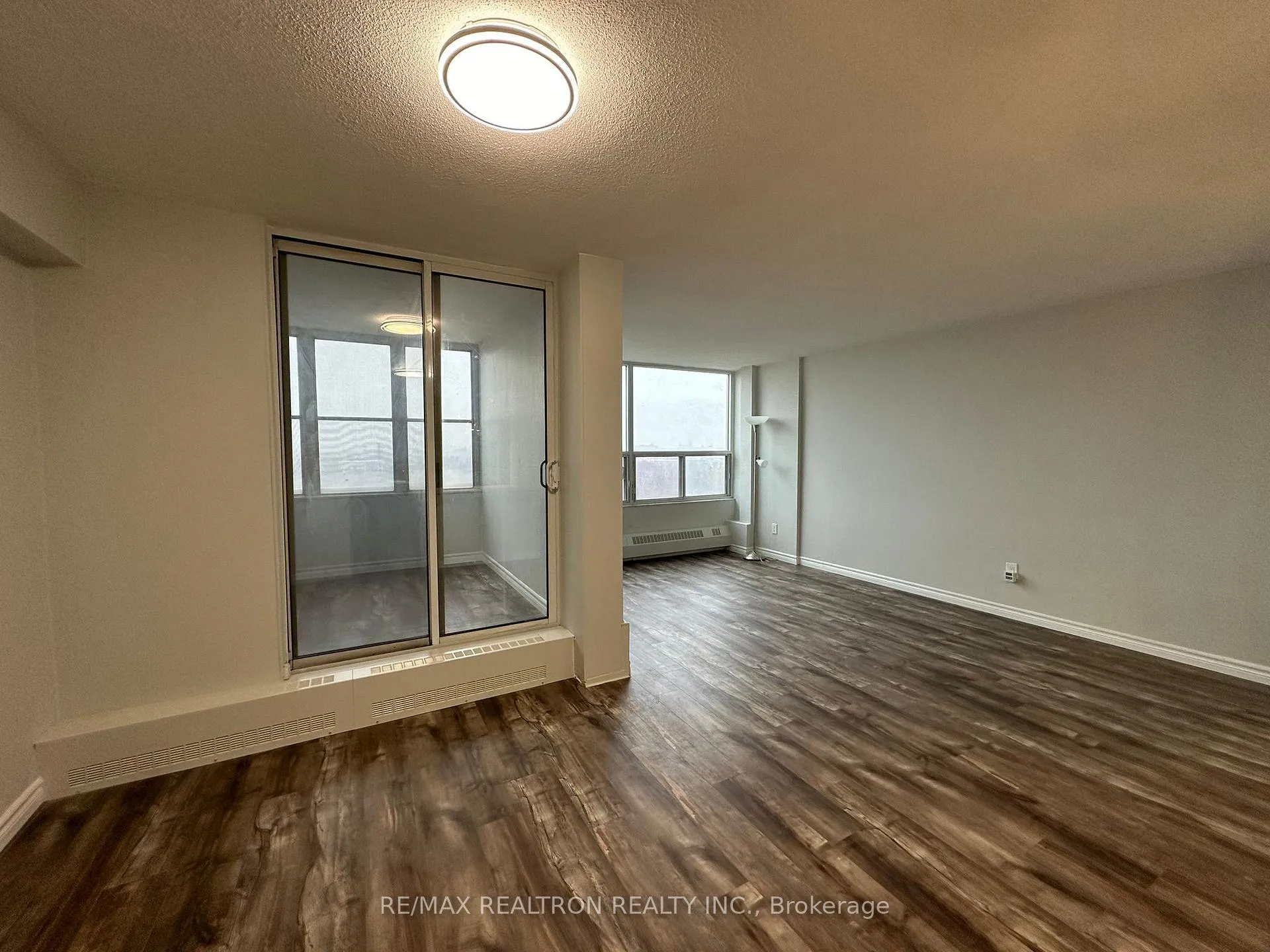 Photo 6 of Unit 1702, 60 Pavane Linkway, Toronto, Flemingdon Park — HOMEH