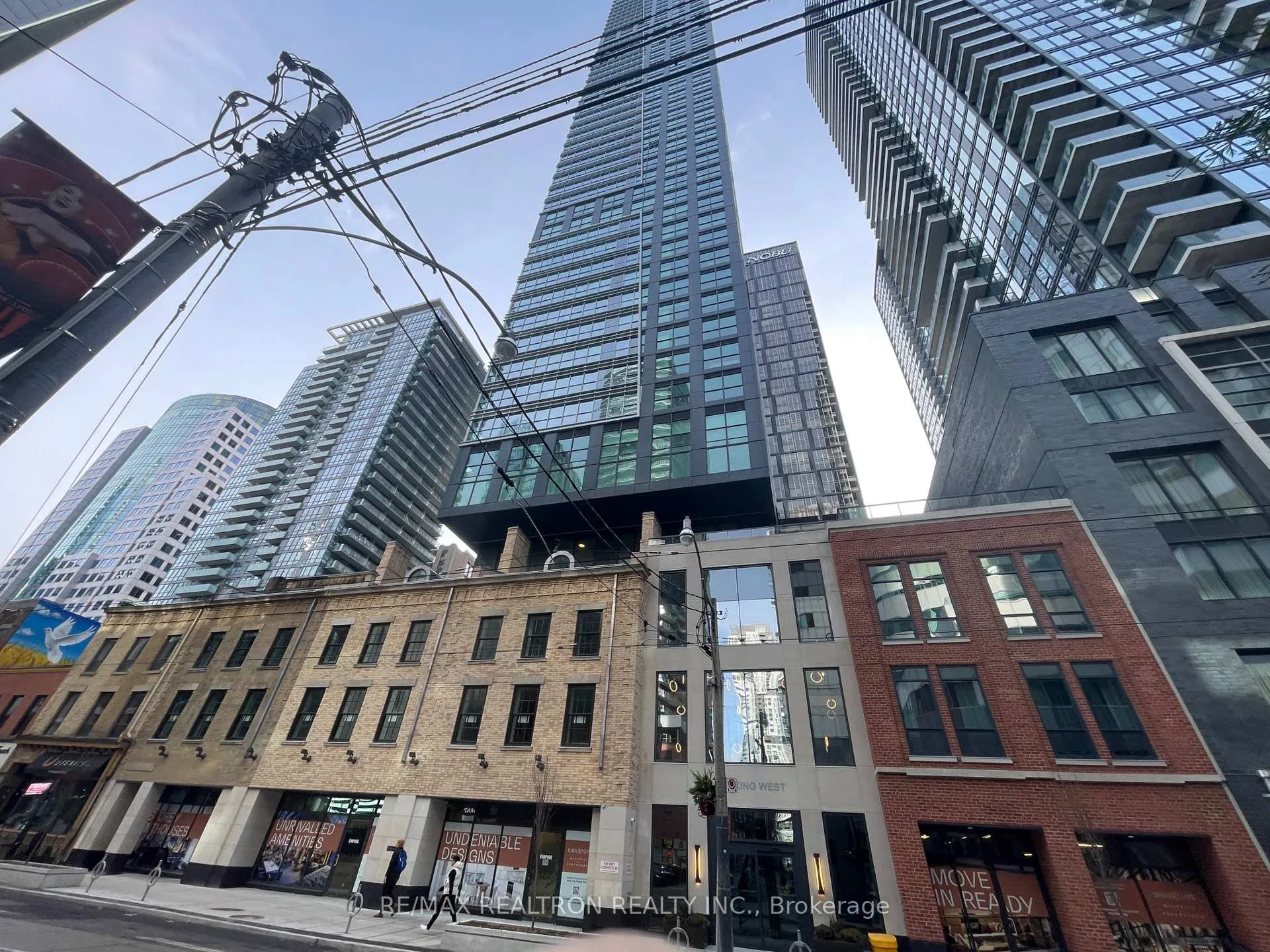 Front of Unit 908, 327 King Street W