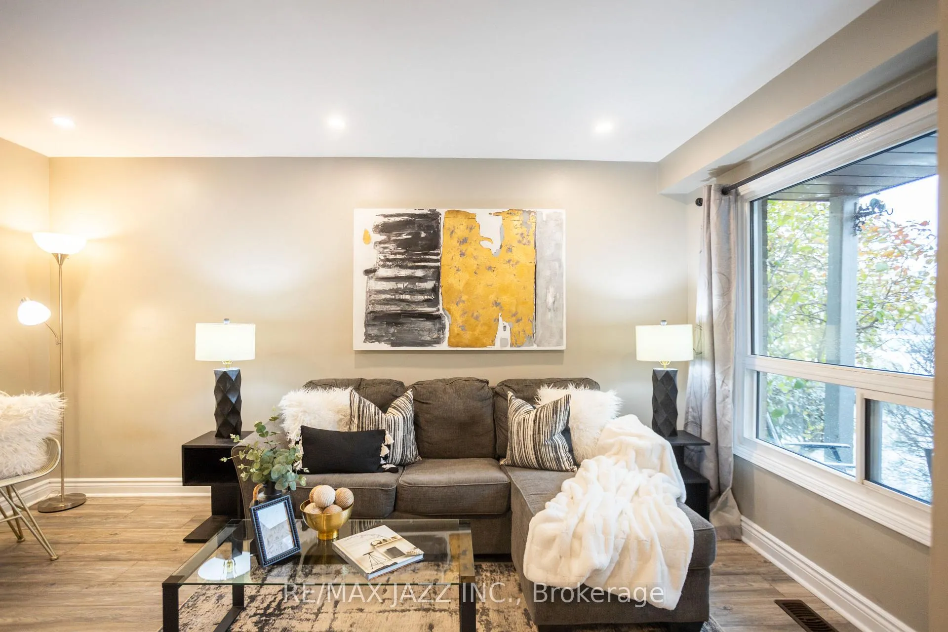 Photo 5 of 121 Reed Drive, Ajax, Central — HOMEH