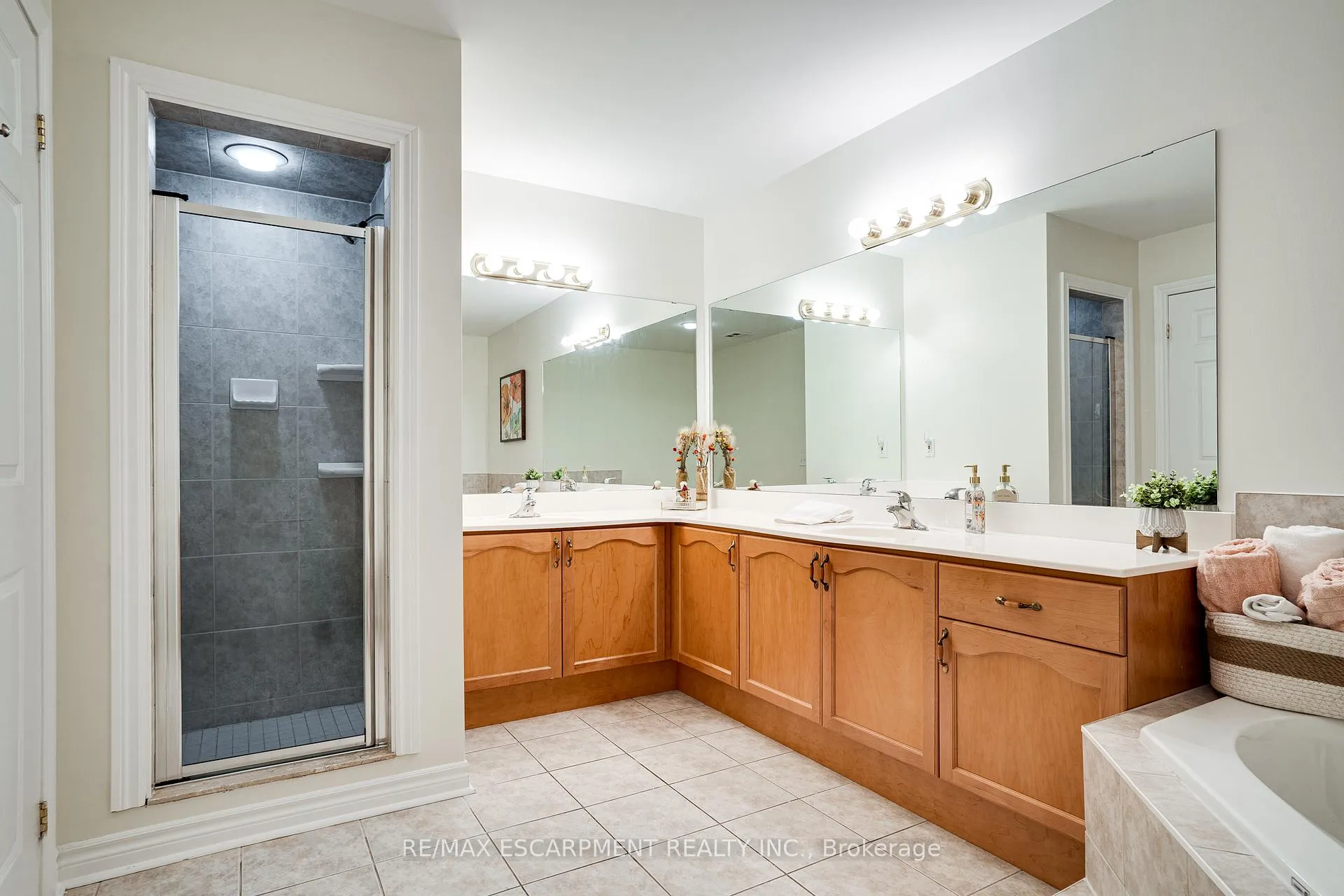 Photo 23 of Unit 306, 2000 Creekside Drive, Hamilton, Dundas — HOMEH