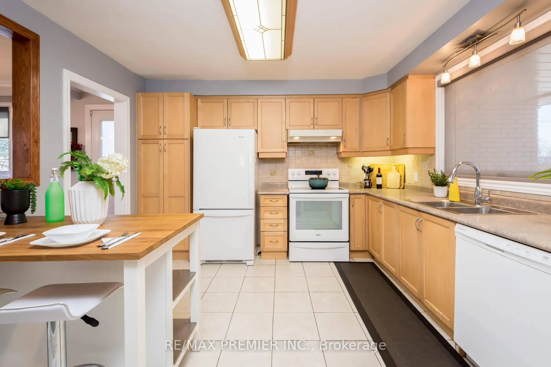 Photo 12 of 17 Wellar Avenue, King, Nobleton — HOMEH