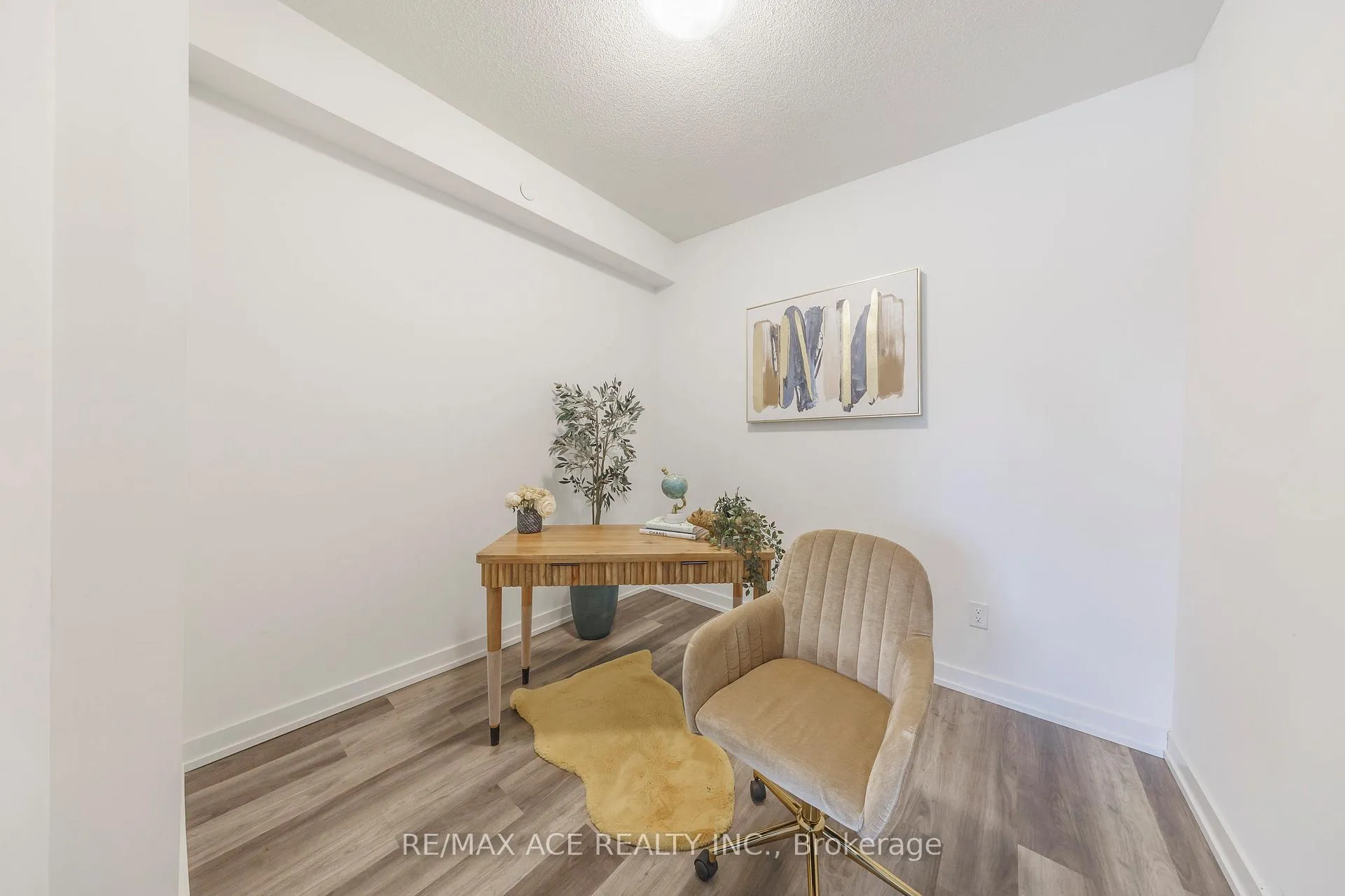 Photo 4 of Unit 301, 1480 Bayly Street, Pickering, Bay Ridges — HOMEH