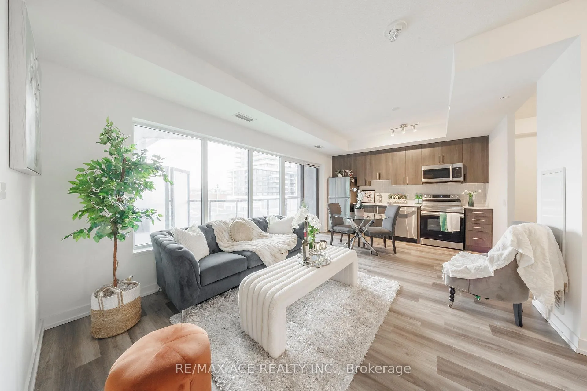 Photo 5 of Unit 301, 1480 Bayly Street, Pickering, Bay Ridges — HOMEH