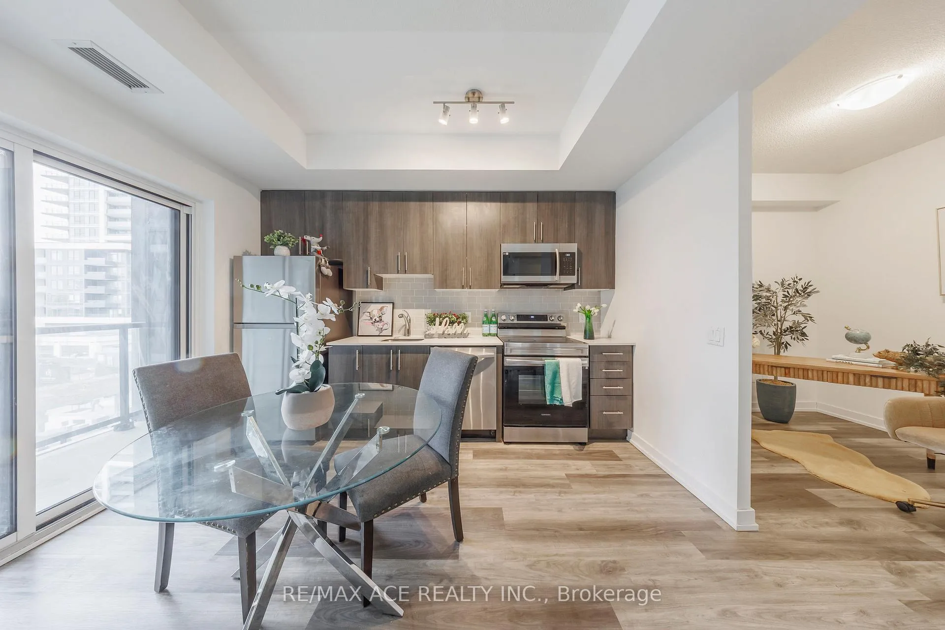 Photo 6 of Unit 301, 1480 Bayly Street, Pickering, Bay Ridges — HOMEH