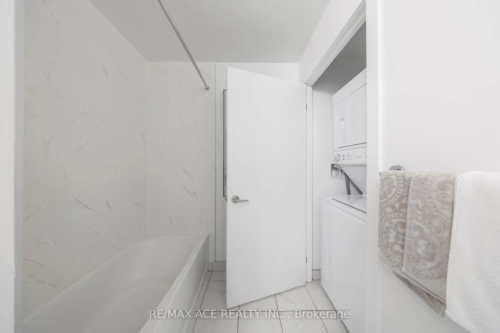 Photo 8 of Unit 301, 1480 Bayly Street, Pickering, Bay Ridges — HOMEH
