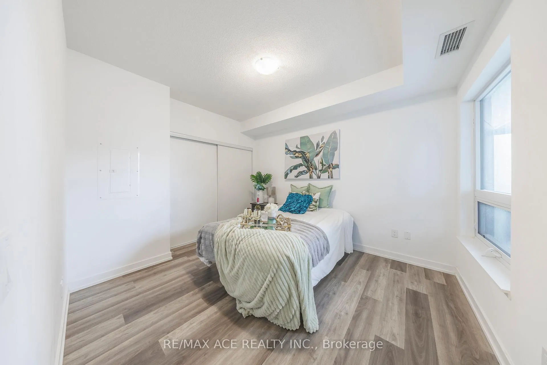 Photo 12 of Unit 301, 1480 Bayly Street, Pickering, Bay Ridges — HOMEH