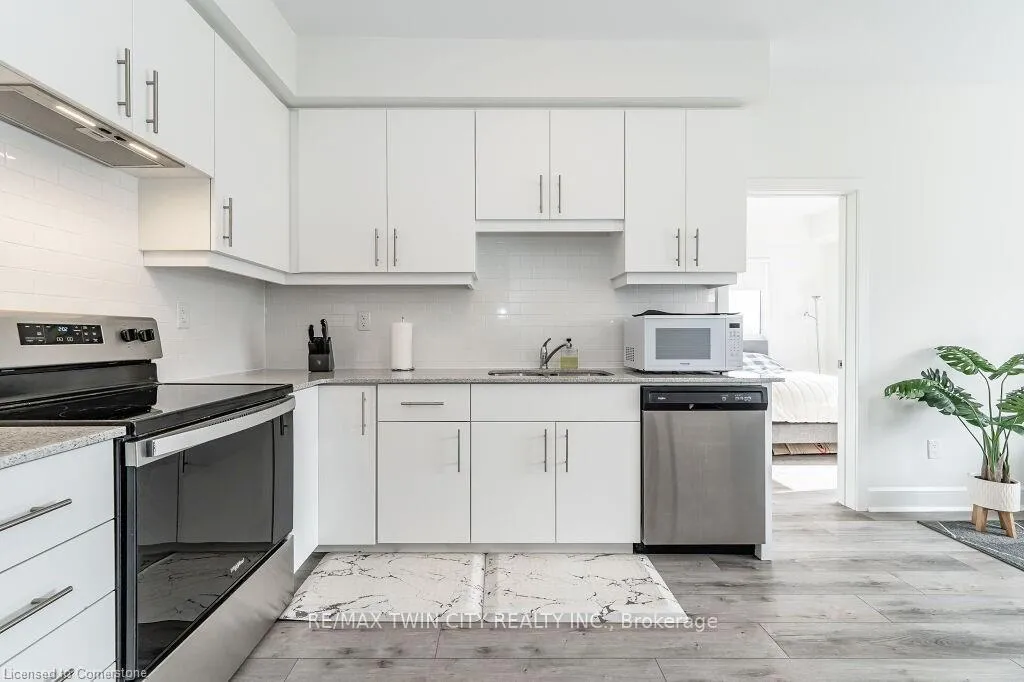 Photo 2 of Unit 602, 251 Northfield Drive, Waterloo, Colonial Acres — HOMEH