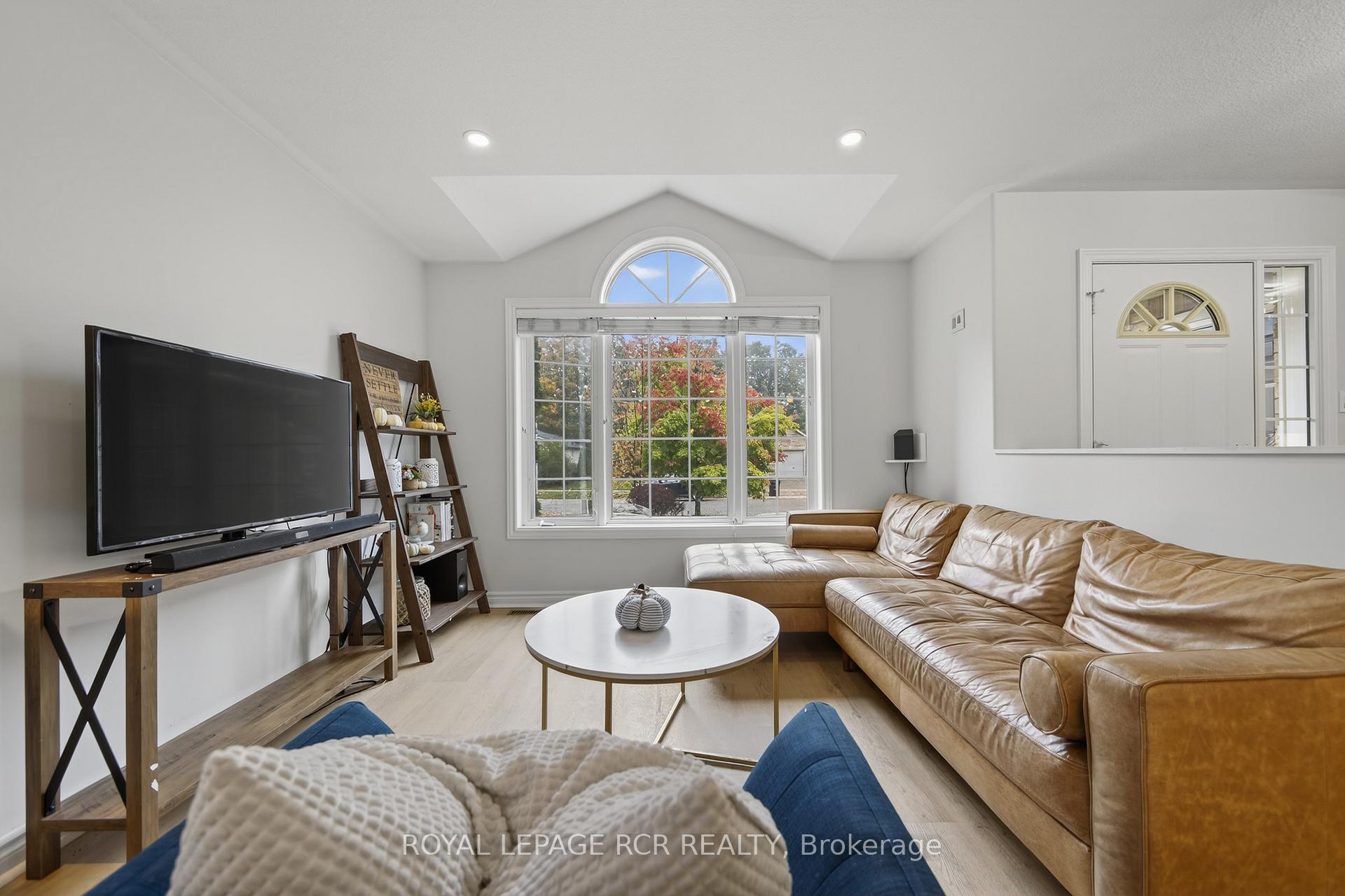 Photo 8 of 15 Nicklaus Drive, Barrie, East Bayfield — HOMEH