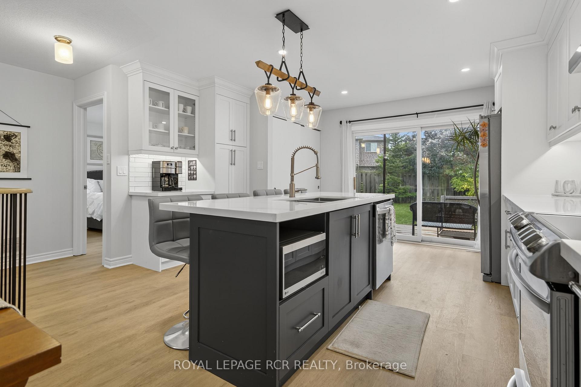 Photo 11 of 15 Nicklaus Drive, Barrie, East Bayfield — HOMEH