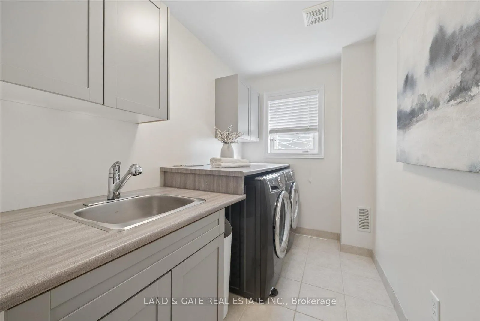Photo 9 of 1329 Coldstream Drive, Oshawa, Taunton — HOMEH