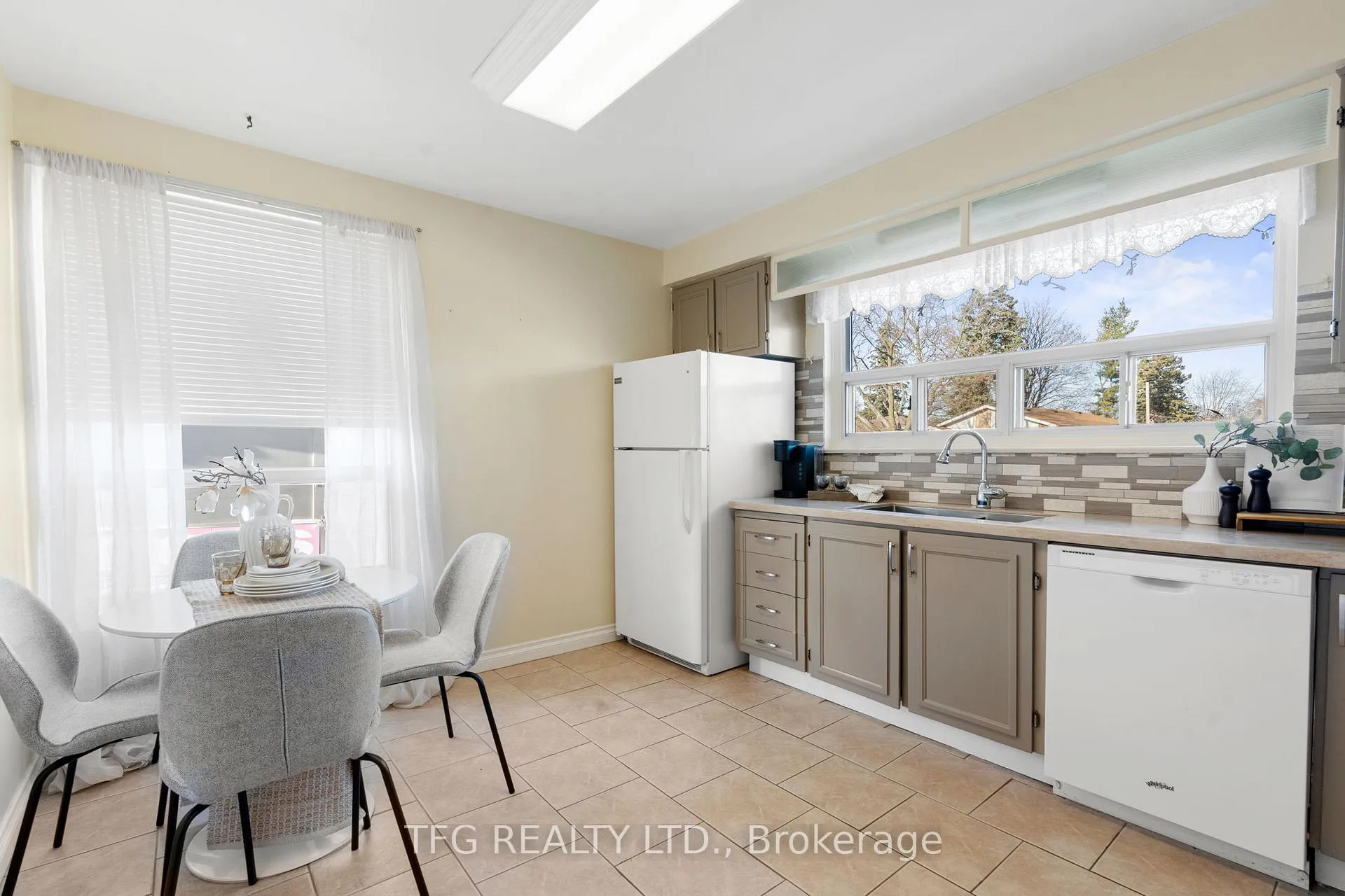 Photo 8 of 24 Turnbull Road, Ajax, South East — HOMEH
