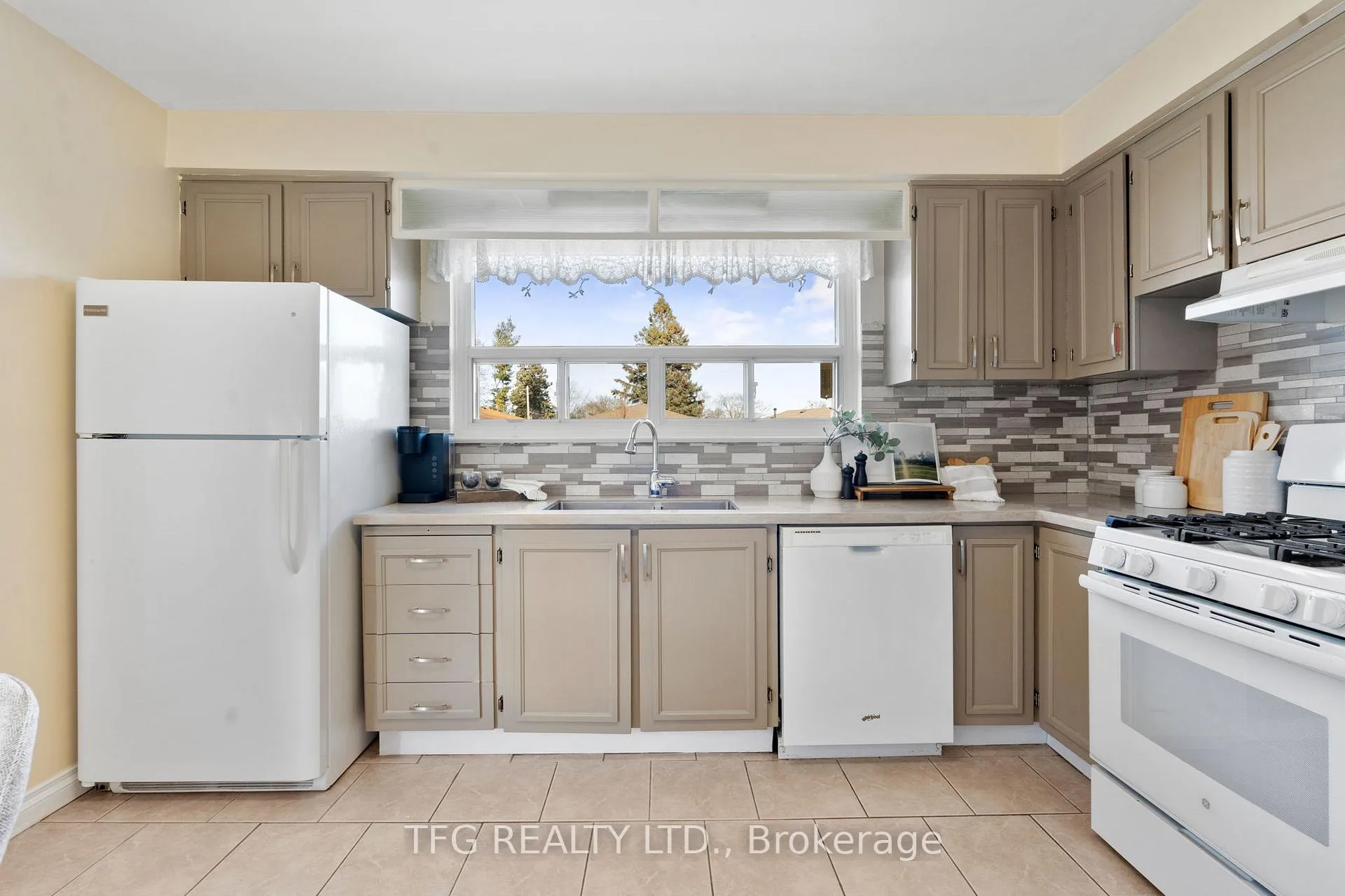 Photo 9 of 24 Turnbull Road, Ajax, South East — HOMEH