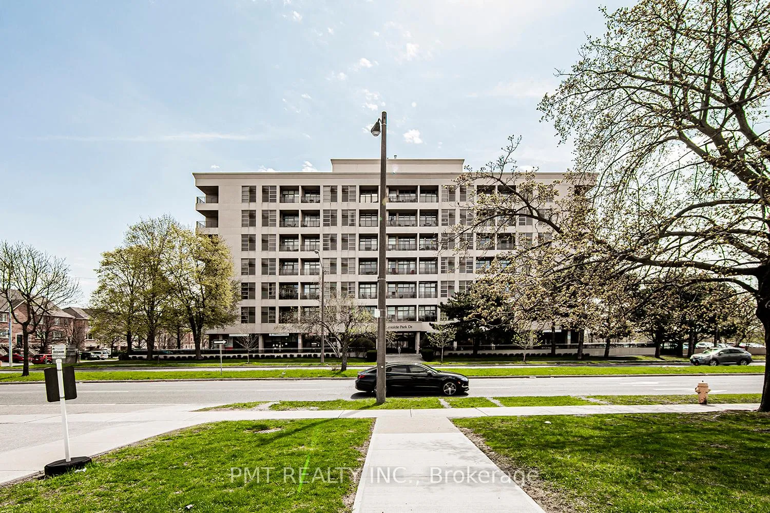 Front of Unit 606, 1 Leaside Park Drive