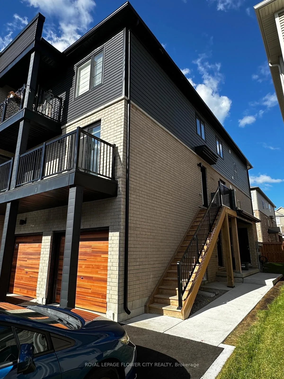 Photo 3 of Unit 5, 14 Pumpkin Corner Crescent, Barrie, Innis-Shore — HOMEH