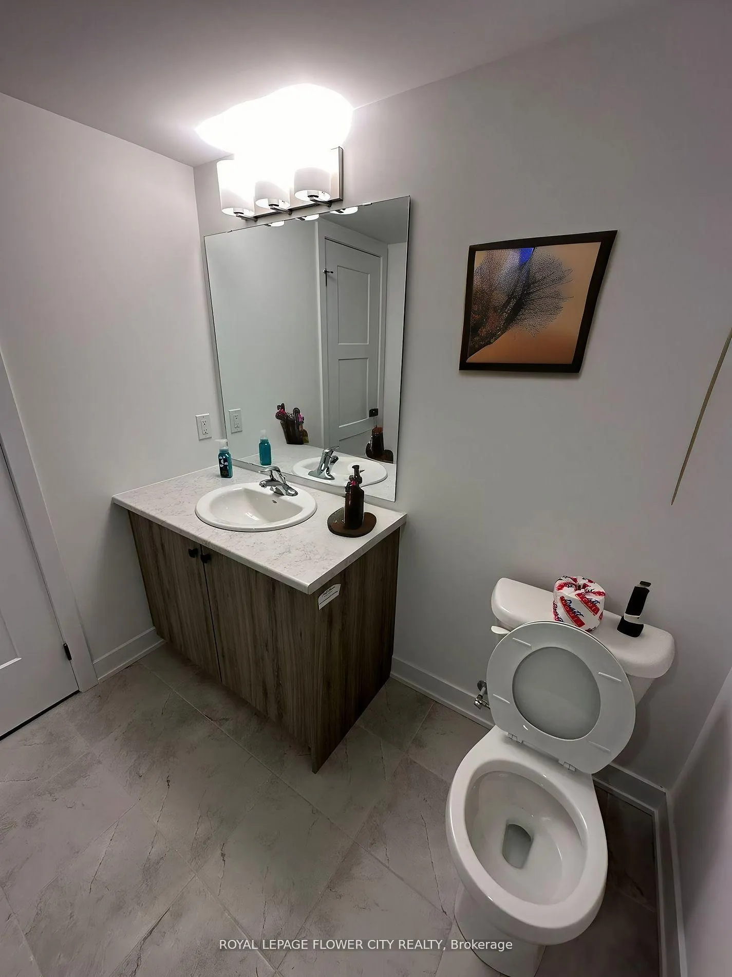 Photo 9 of Unit 5, 14 Pumpkin Corner Crescent, Barrie, Innis-Shore — HOMEH