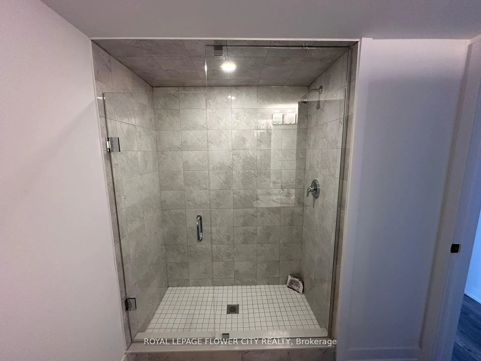 Photo 10 of Unit 5, 14 Pumpkin Corner Crescent, Barrie, Innis-Shore — HOMEH