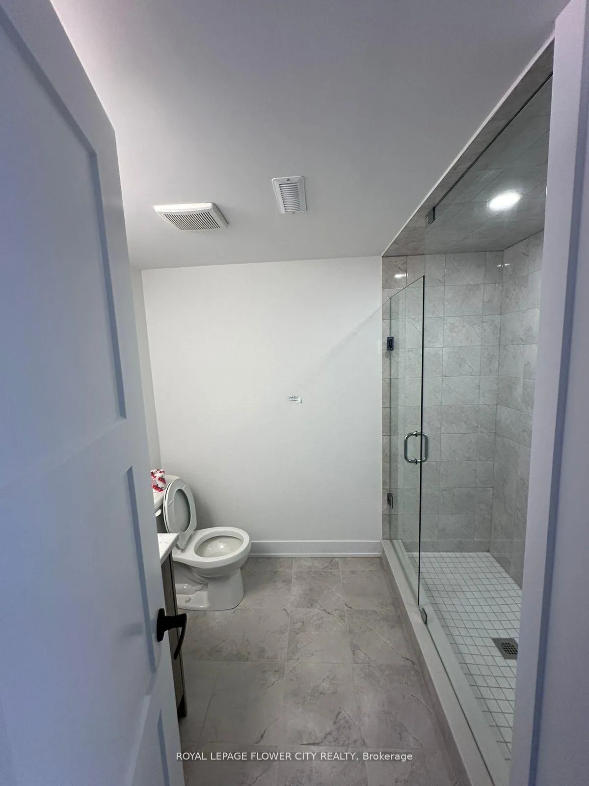 Photo 11 of Unit 5, 14 Pumpkin Corner Crescent, Barrie, Innis-Shore — HOMEH