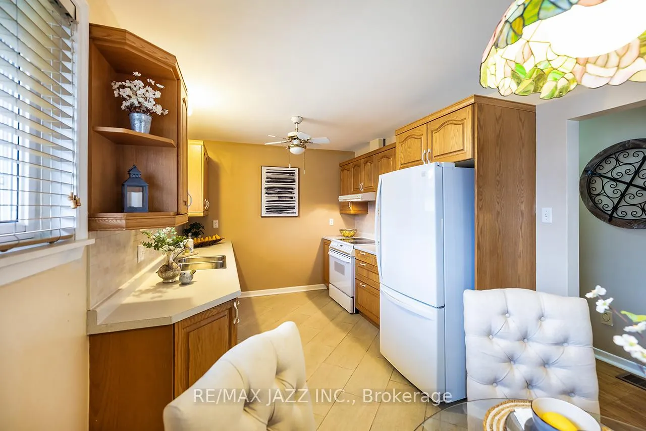 Photo 11 of 903 Hutchison Avenue, Whitby, Downtown Whitby — HOMEH
