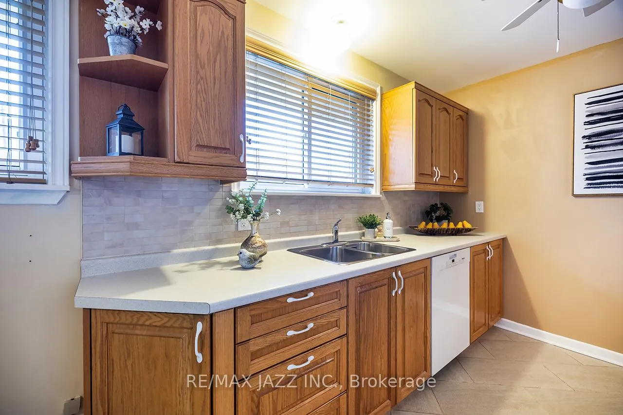 Photo 12 of 903 Hutchison Avenue, Whitby, Downtown Whitby — HOMEH