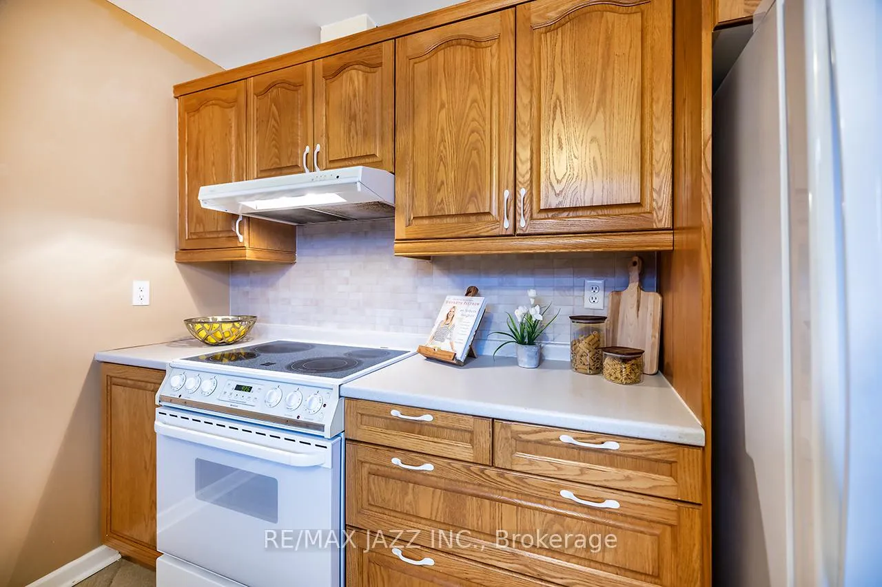Photo 13 of 903 Hutchison Avenue, Whitby, Downtown Whitby — HOMEH