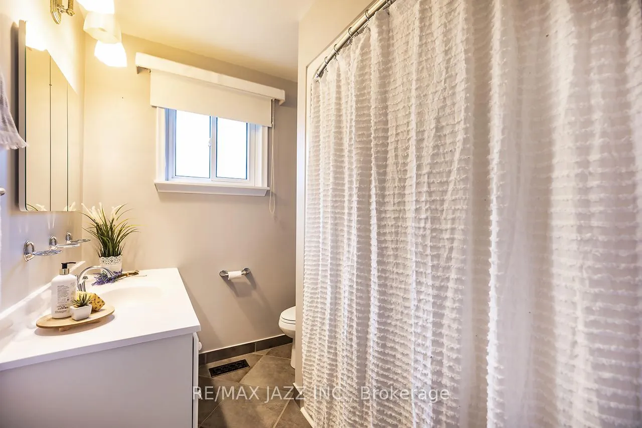 Photo 17 of 903 Hutchison Avenue, Whitby, Downtown Whitby — HOMEH