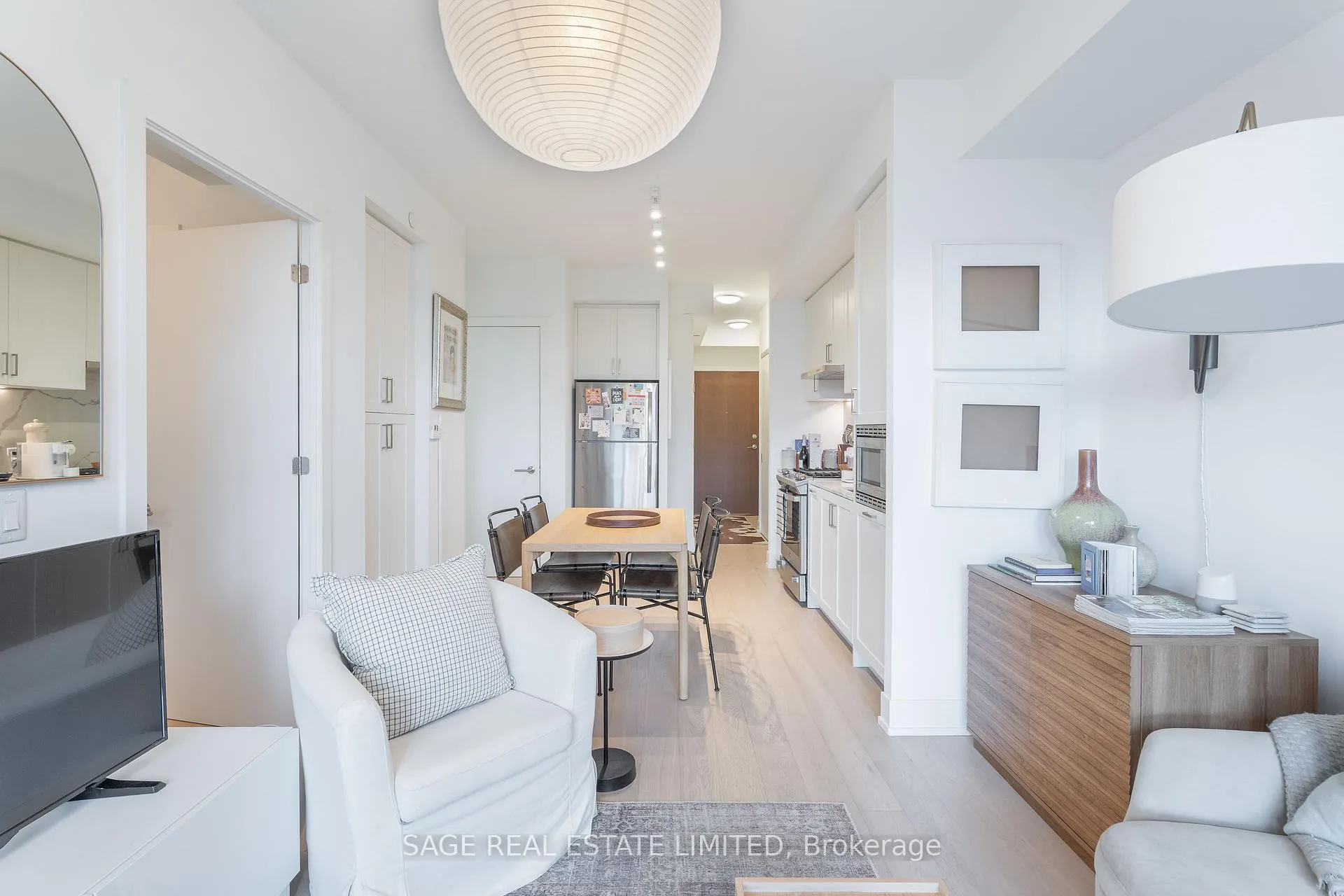 Photo 4 of Unit 404, 1331 Queen Street E, Toronto, Greenwood-Coxwell — HOMEH