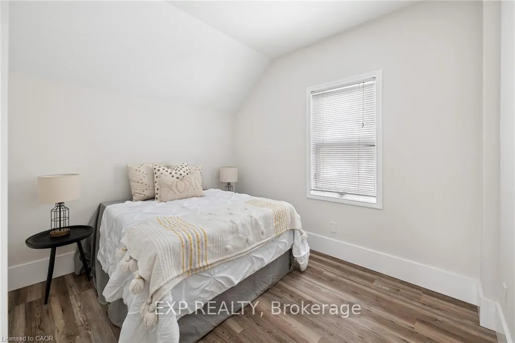 Photo 14 of 50 Walnut Street, Kitchener — HOMEH