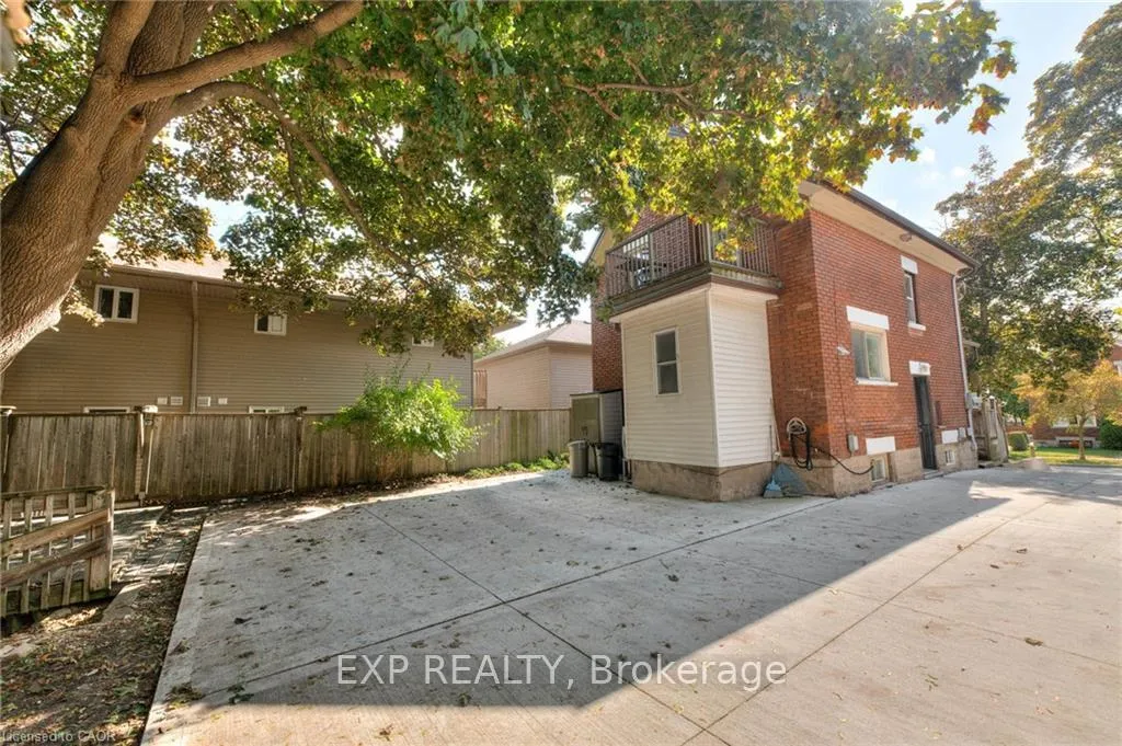 Photo 23 of 50 Walnut Street, Kitchener — HOMEH
