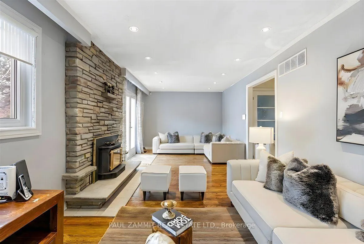 Photo 8 of 1 Banquo Road, Markham, Thornhill — HOMEH