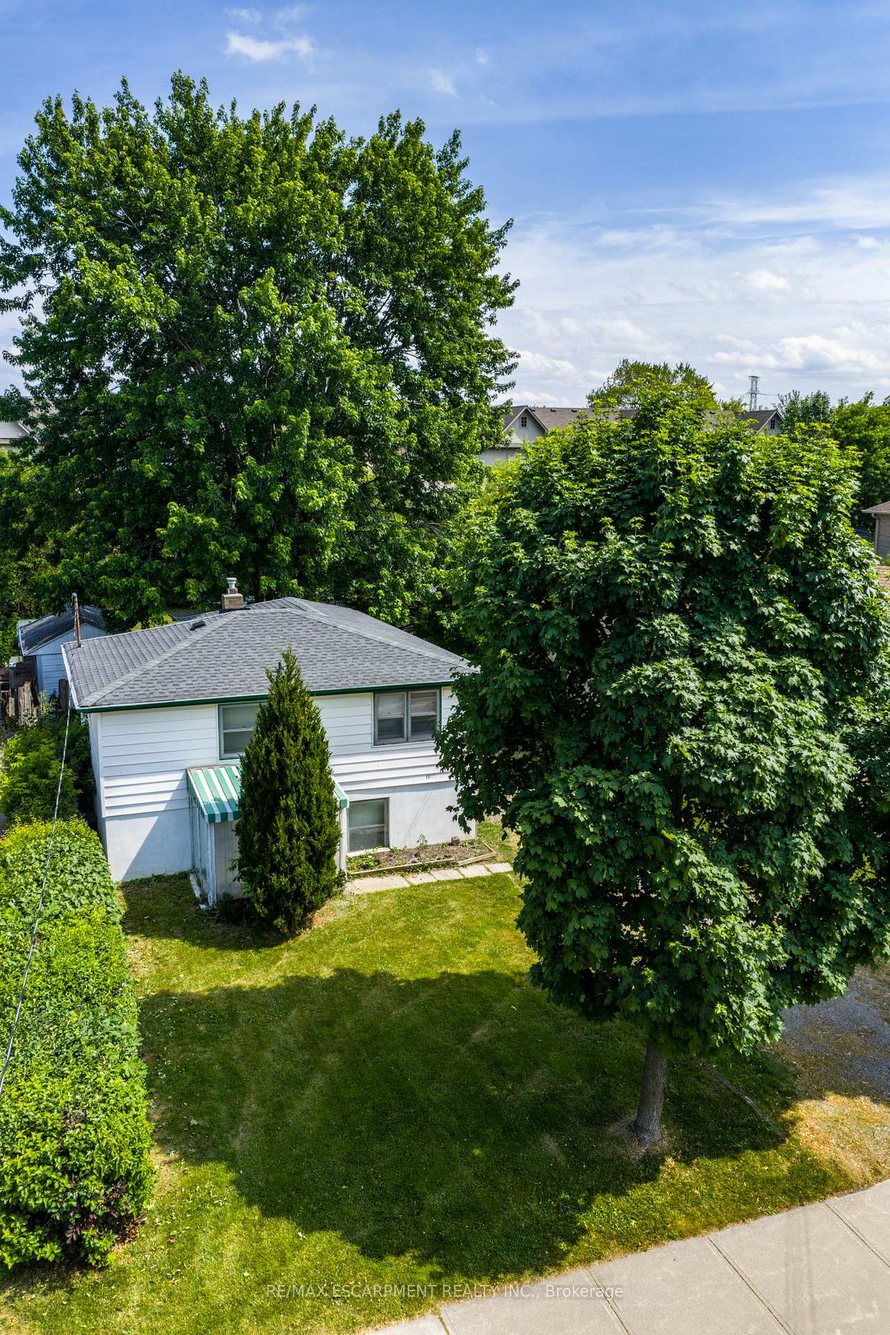 Photo 3 of 1392 Leighland Road, Burlington, Freeman — HOMEH