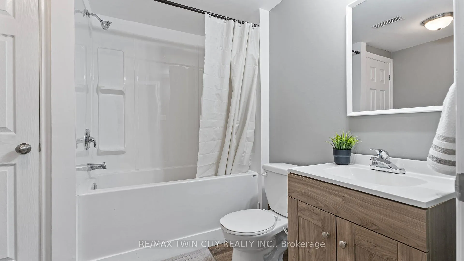 Photo 17 of 12 Campbell Farm Road, Brant, Brantford Twp — HOMEH