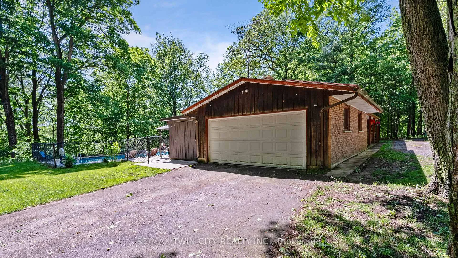 Photo 34 of 12 Campbell Farm Road, Brant, Brantford Twp — HOMEH
