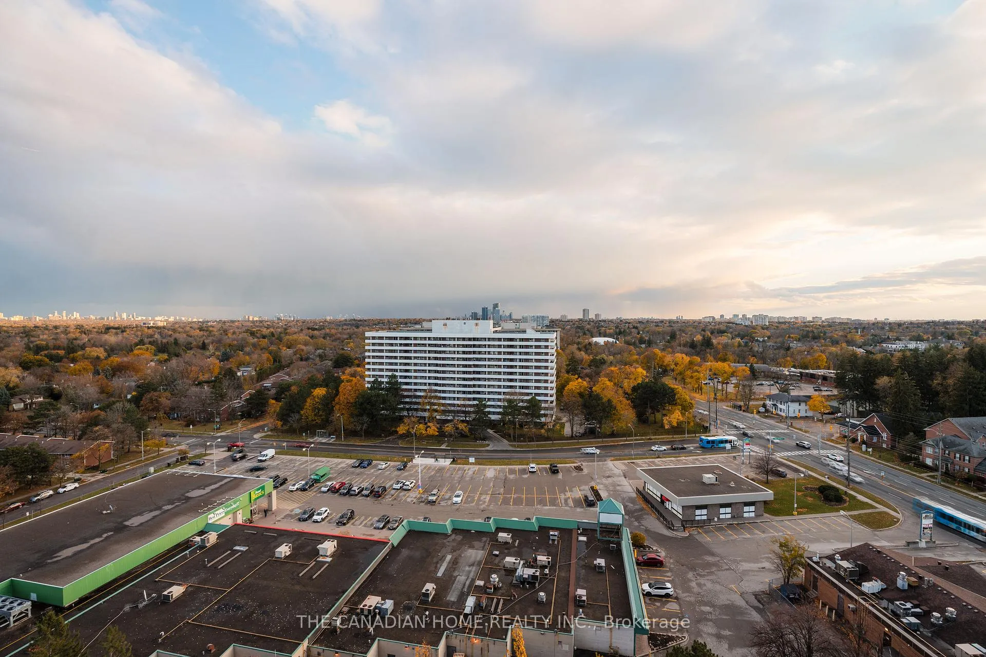 Photo 16 of Unit 1711, 8111 Yonge Street, Markham, Thornhill — HOMEH