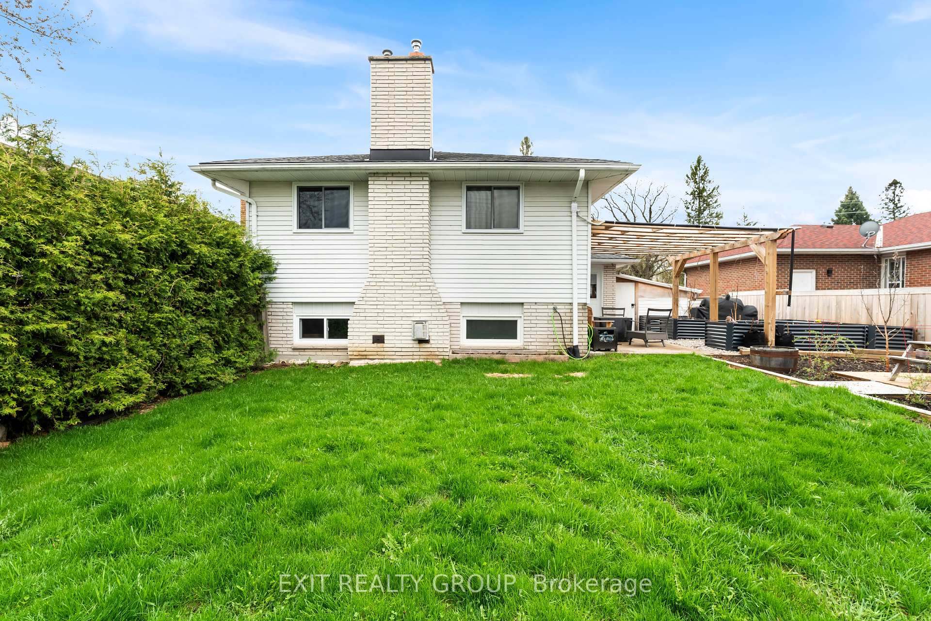 Photo 2 of 96 Maple Drive, Belleville, Belleville Ward — HOMEH