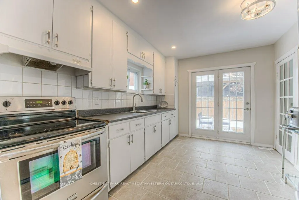 Photo 10 of 43 Barclay Avenue, Kitchener — HOMEH