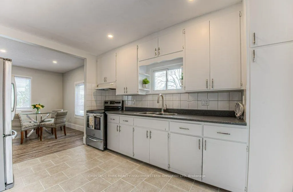 Photo 11 of 43 Barclay Avenue, Kitchener — HOMEH
