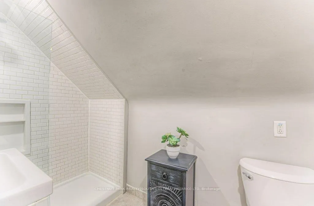Photo 19 of 43 Barclay Avenue, Kitchener — HOMEH