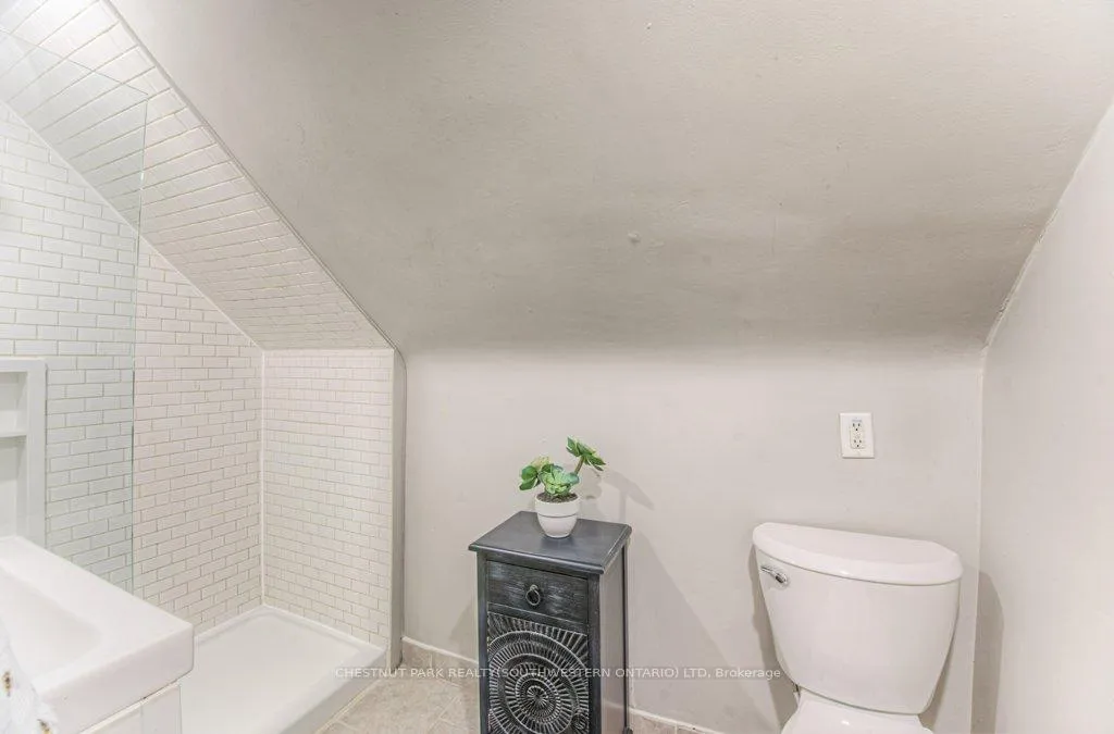 Photo 20 of 43 Barclay Avenue, Kitchener — HOMEH