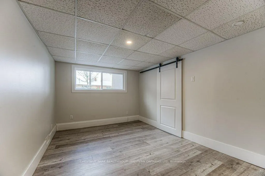 Photo 23 of 43 Barclay Avenue, Kitchener — HOMEH