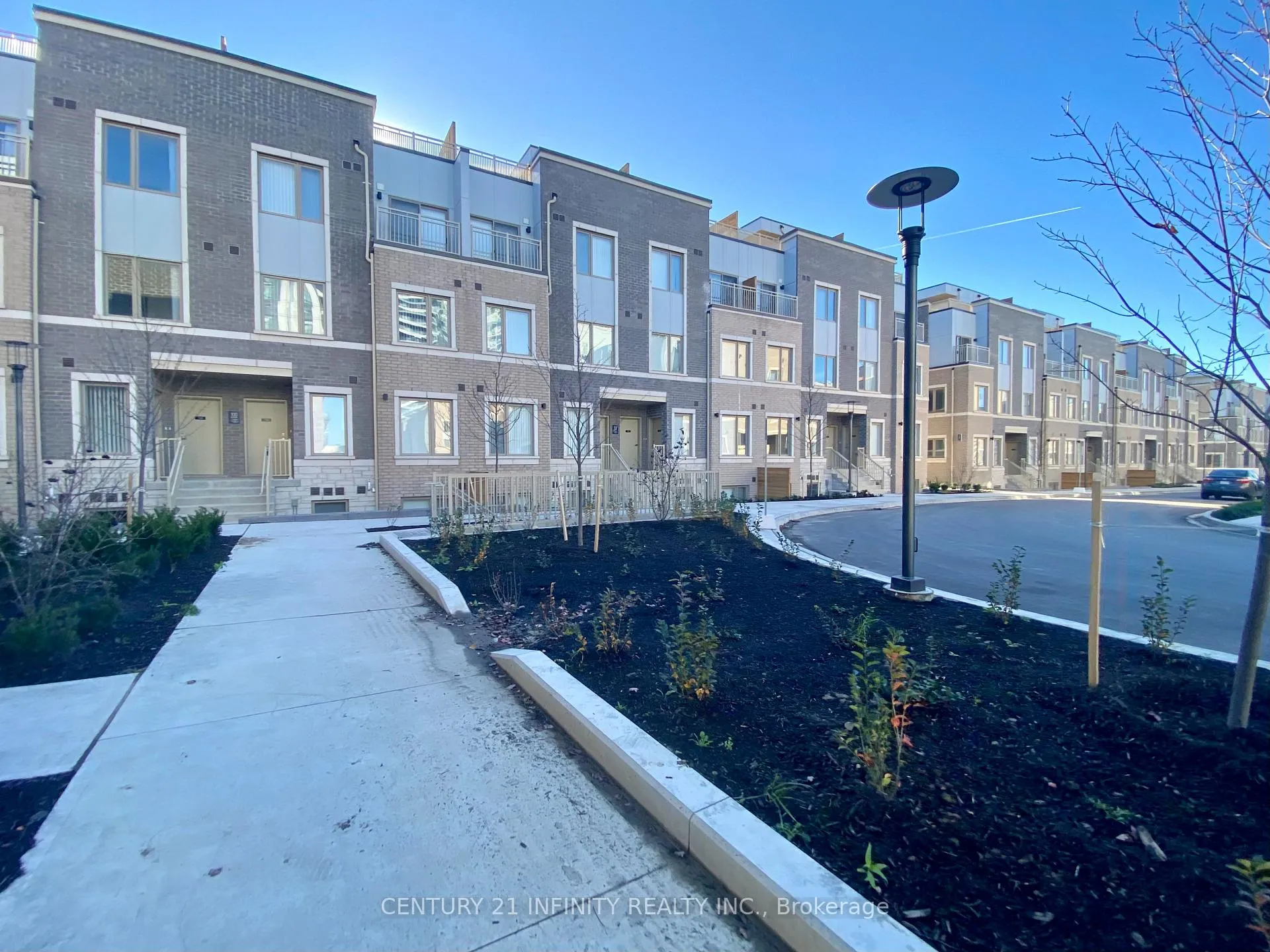 Front of Unit 337, 100 Honeycrisp Crescent