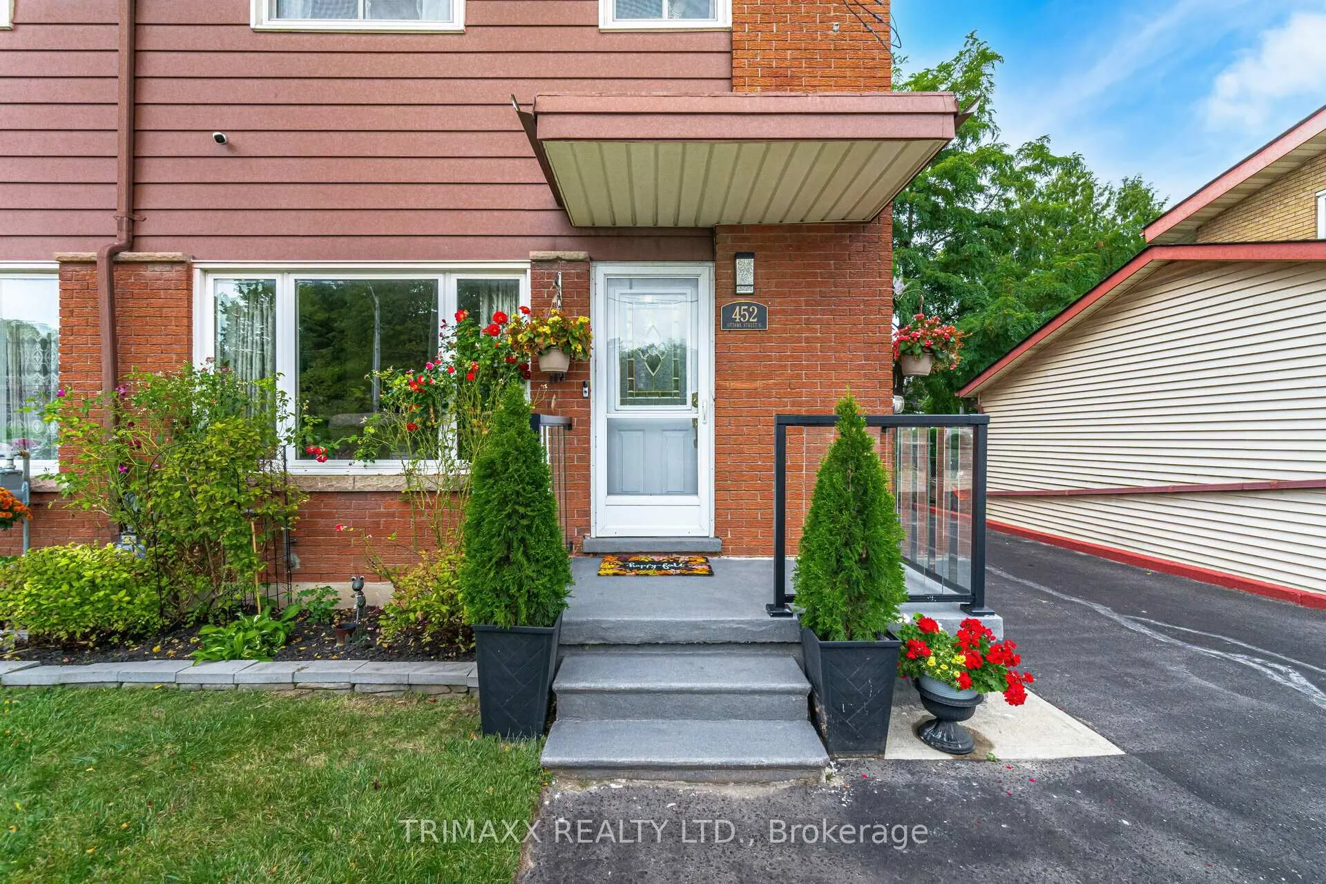 Photo 4 of 452 Ottawa Street S, Kitchener — HOMEH
