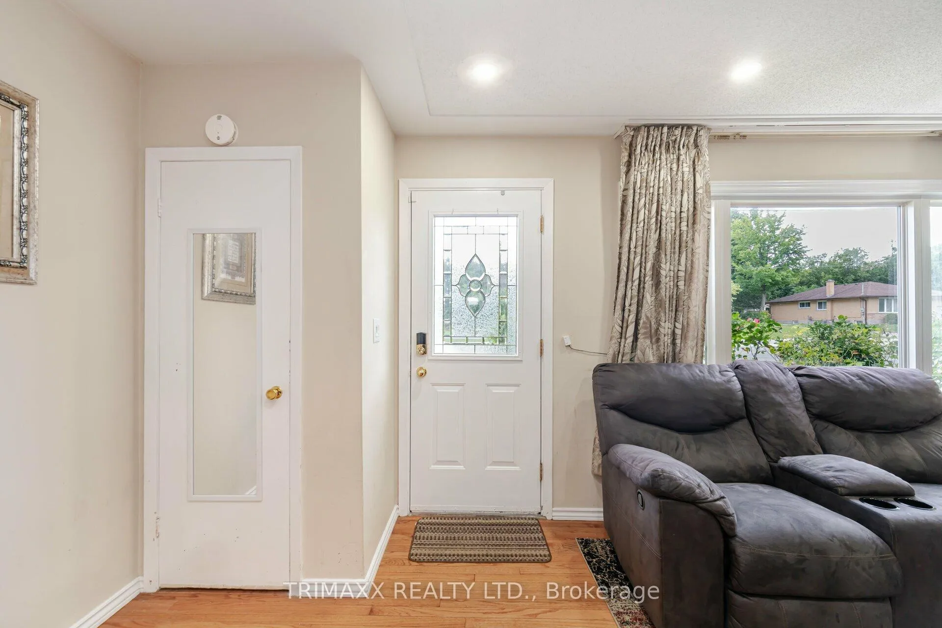 Photo 5 of 452 Ottawa Street S, Kitchener — HOMEH
