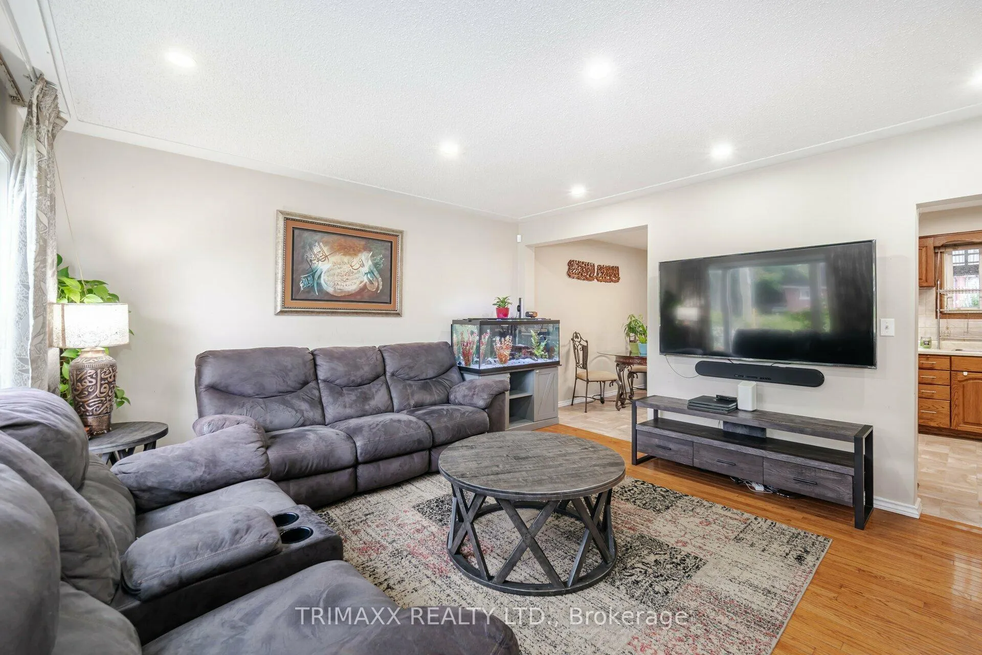 Photo 8 of 452 Ottawa Street S, Kitchener — HOMEH