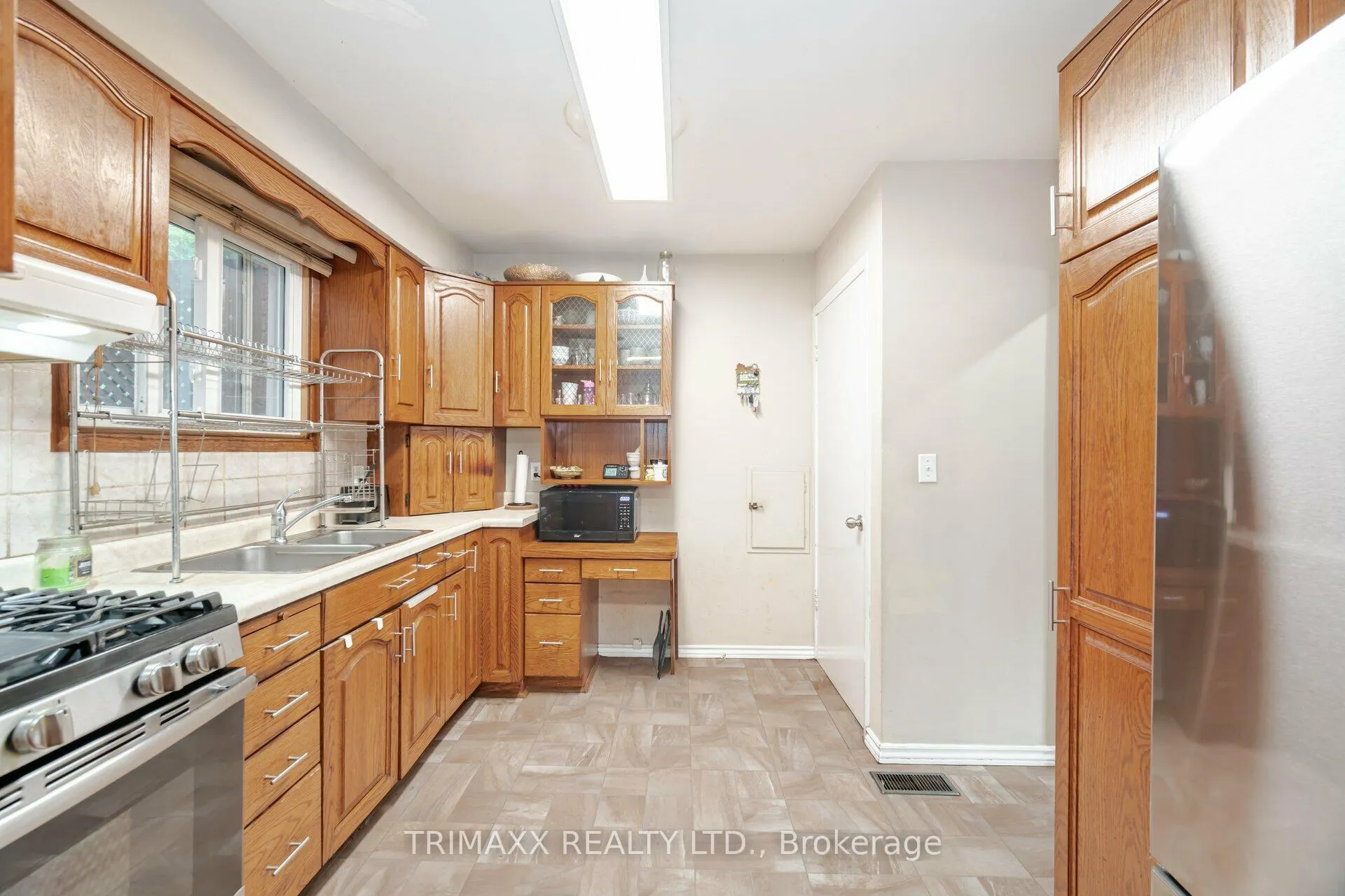Photo 13 of 452 Ottawa Street S, Kitchener — HOMEH