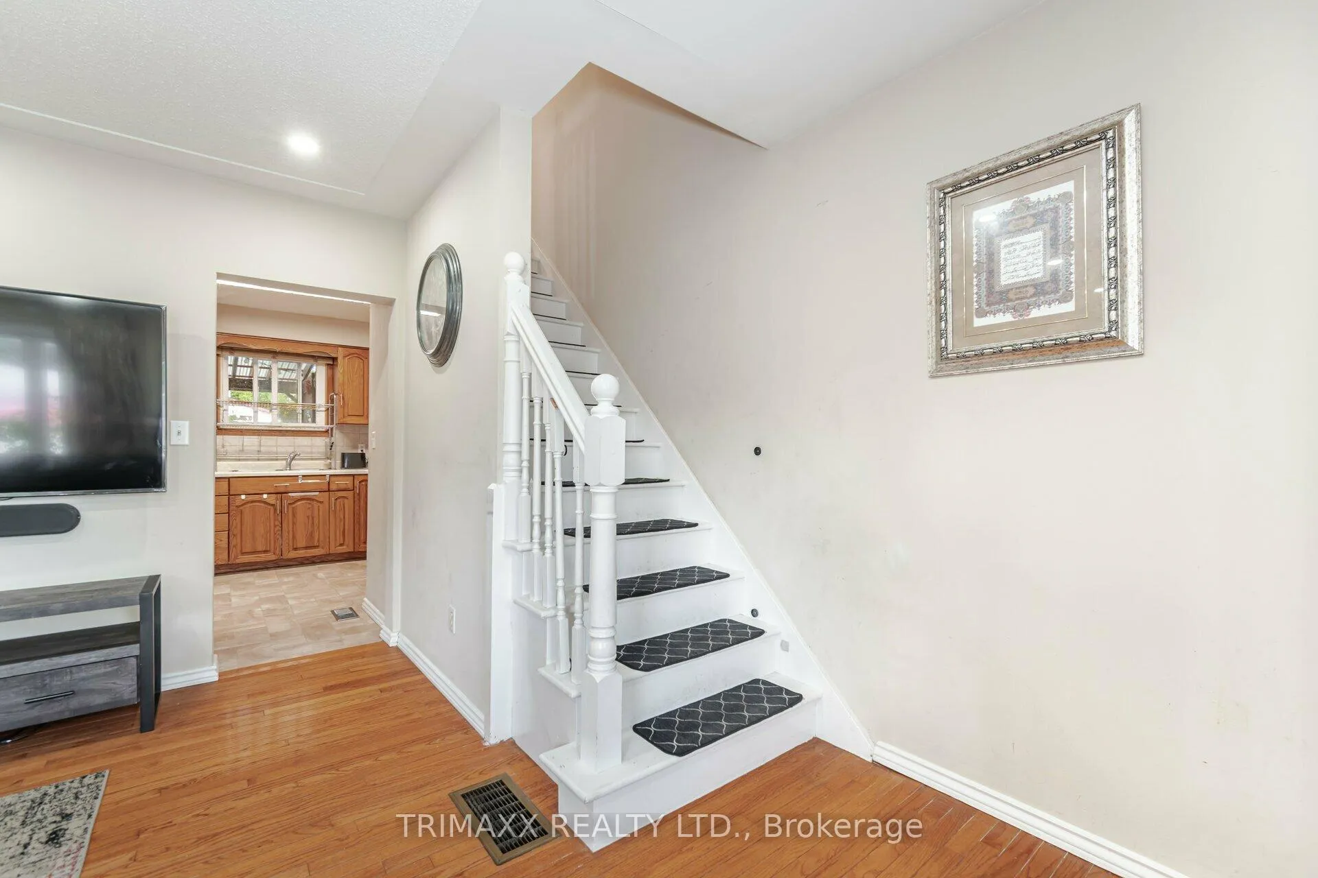 Photo 16 of 452 Ottawa Street S, Kitchener — HOMEH