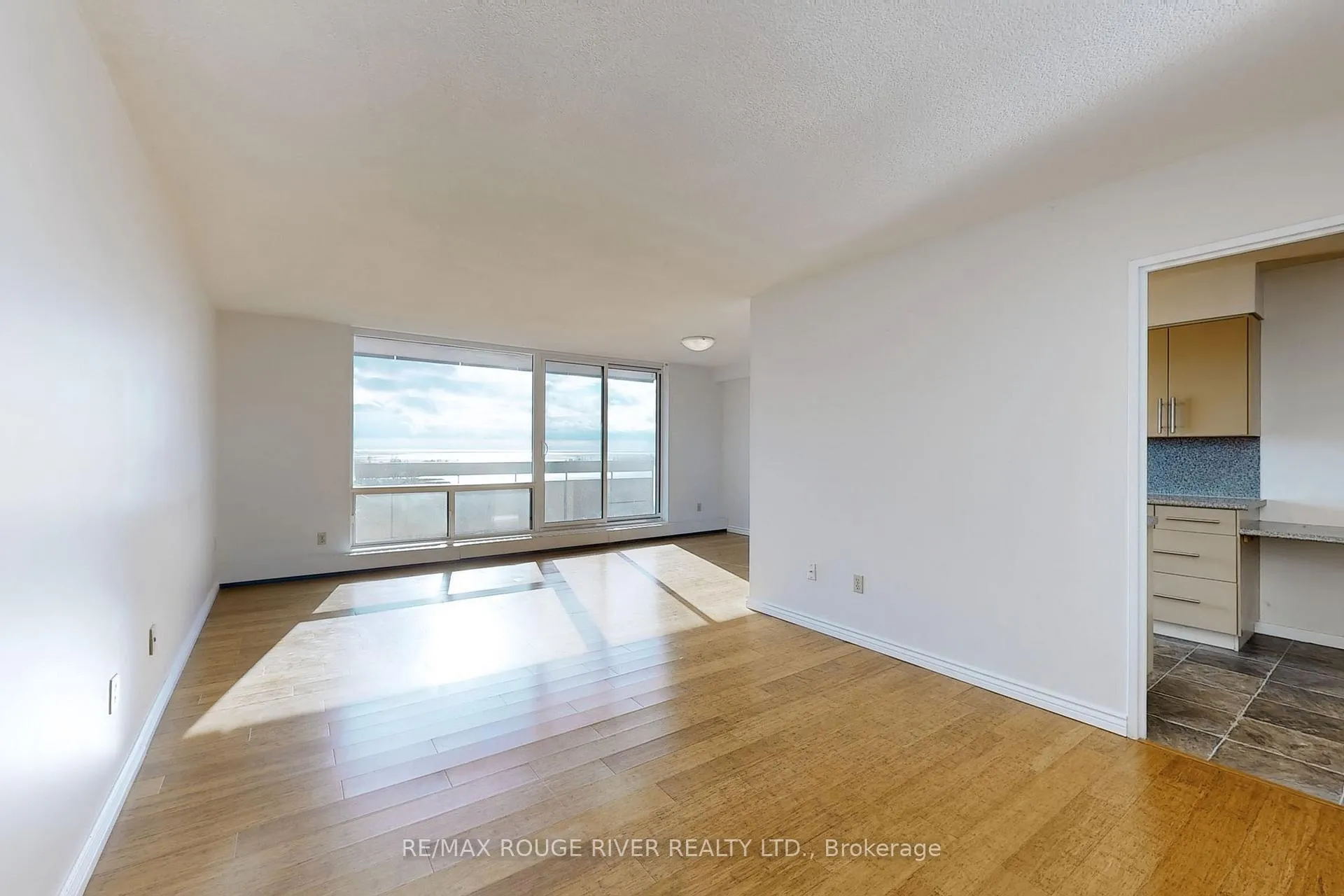 Photo 2 of Unit 1407, 1210 Radom Street, Pickering, Bay Ridges — HOMEH