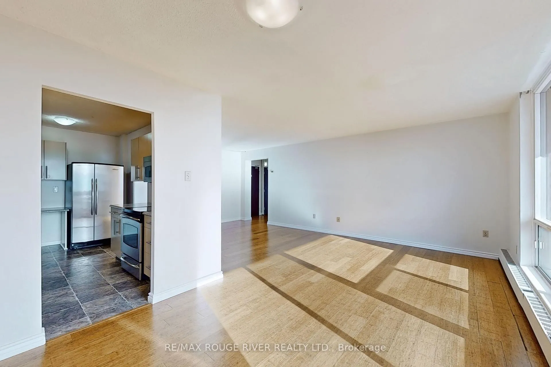 Photo 4 of Unit 1407, 1210 Radom Street, Pickering, Bay Ridges — HOMEH