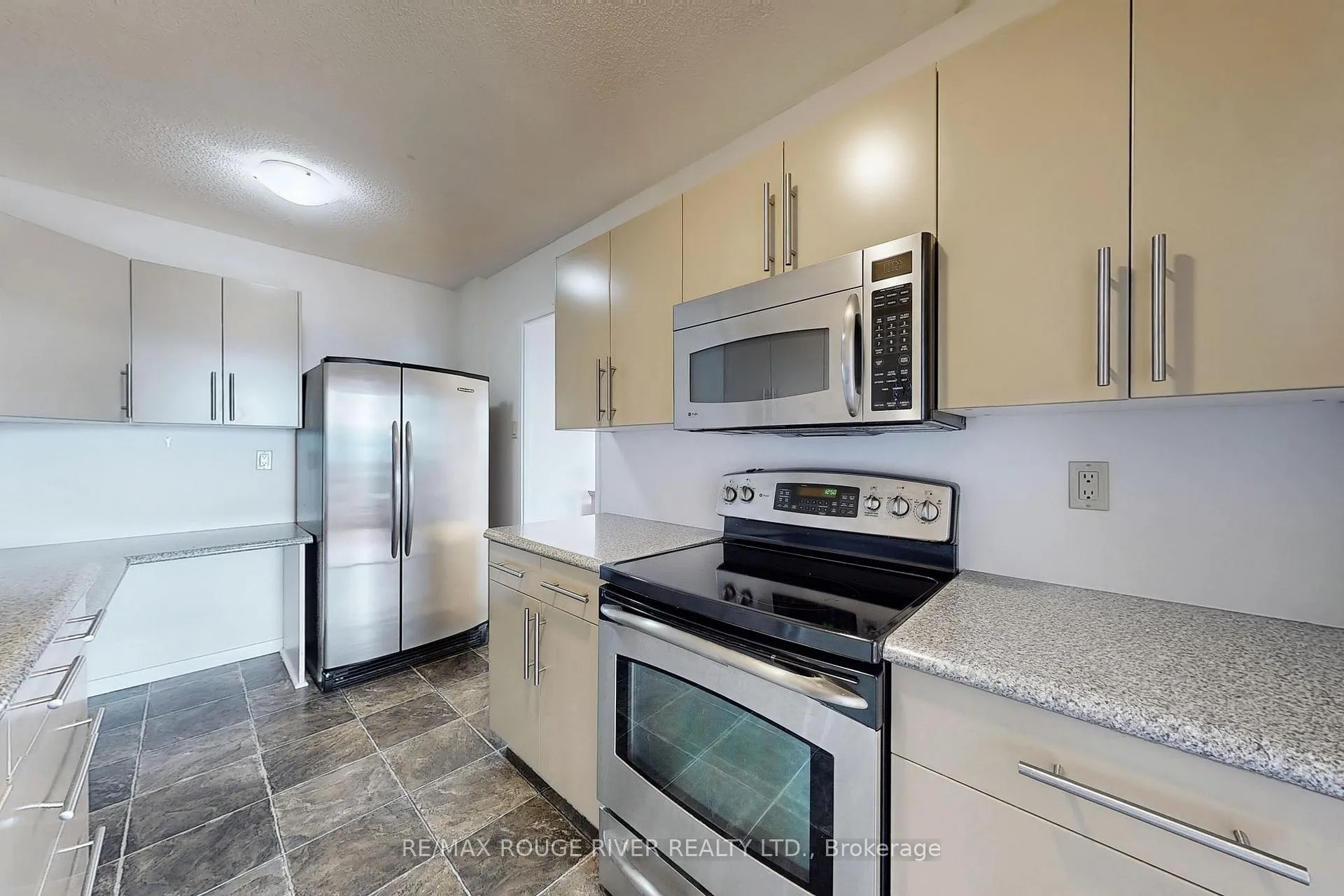 Photo 6 of Unit 1407, 1210 Radom Street, Pickering, Bay Ridges — HOMEH