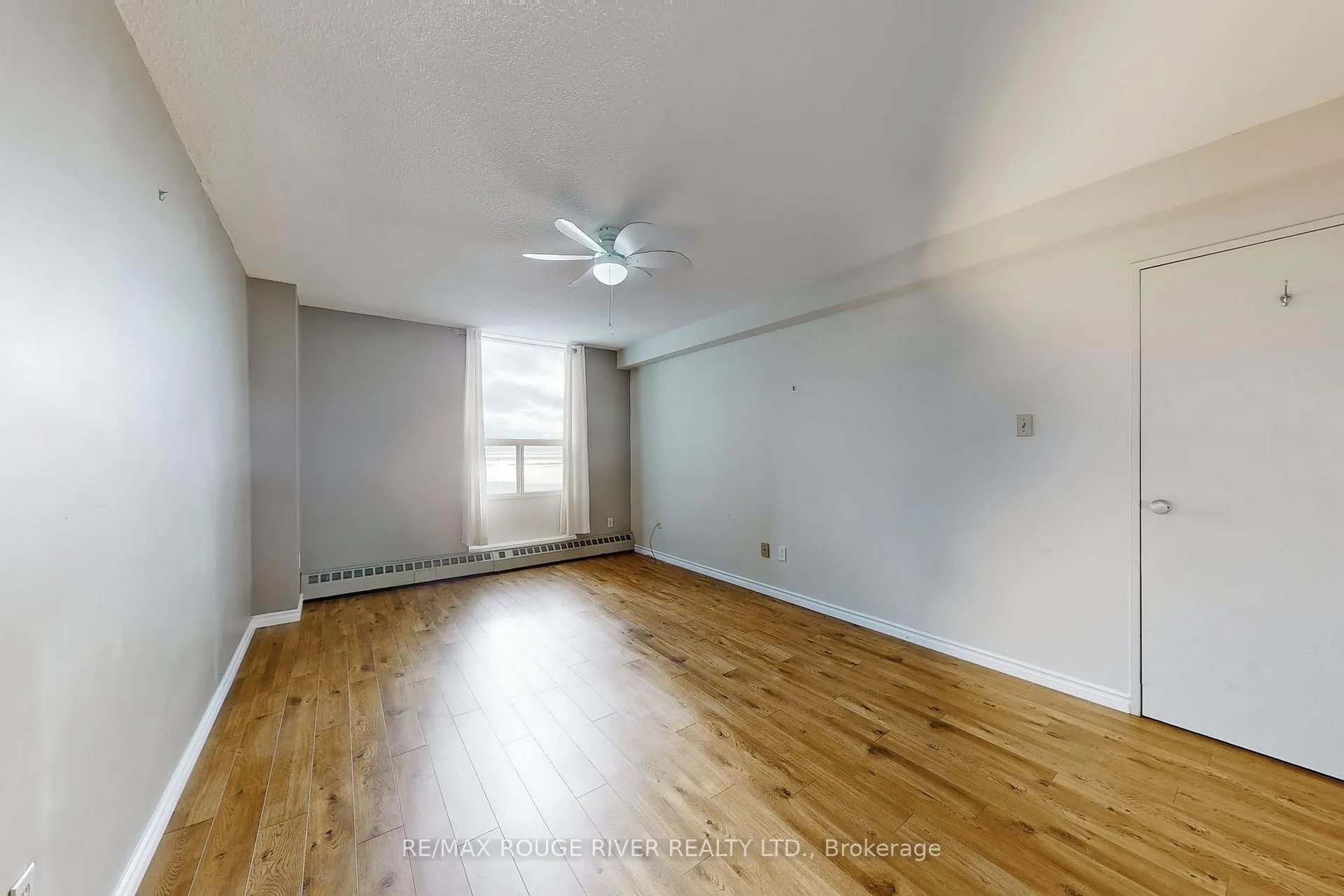 Photo 8 of Unit 1407, 1210 Radom Street, Pickering, Bay Ridges — HOMEH